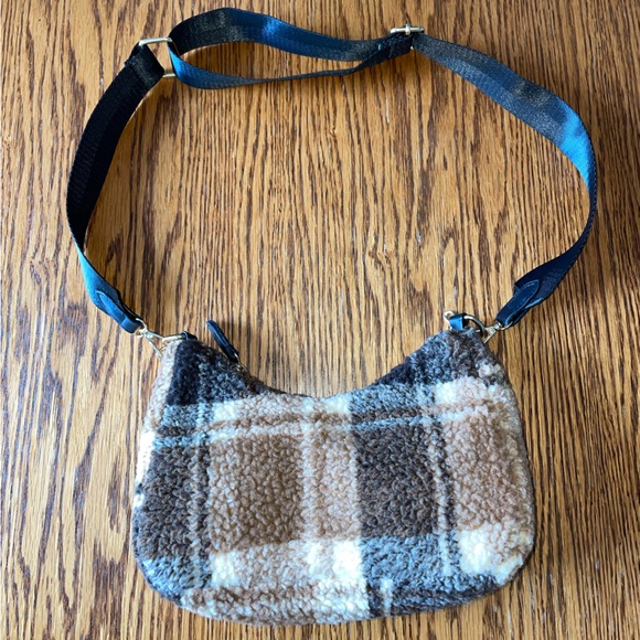 Ardene Fuzzy Purse With Adjustable strap Brand New - Picture 1 of 5